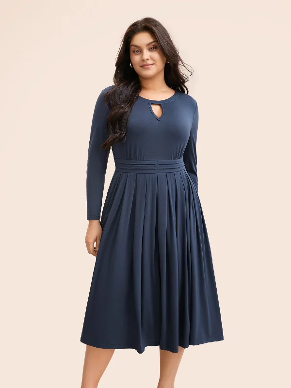 Plain Keyhole Pleated Midi Dress